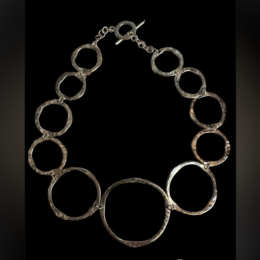 💰💰Bundle 2 for $20 deal 💰💰

Beautiful Hammered Silver statement Necklace
